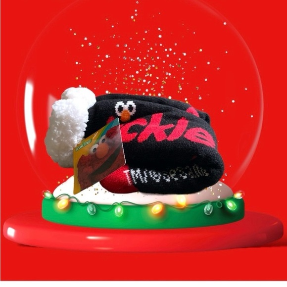 🆕 Sesame Street Sherpa Socks Tickle Me Elmo Sherpa Socks Limited Edition - Picture 10 of 16